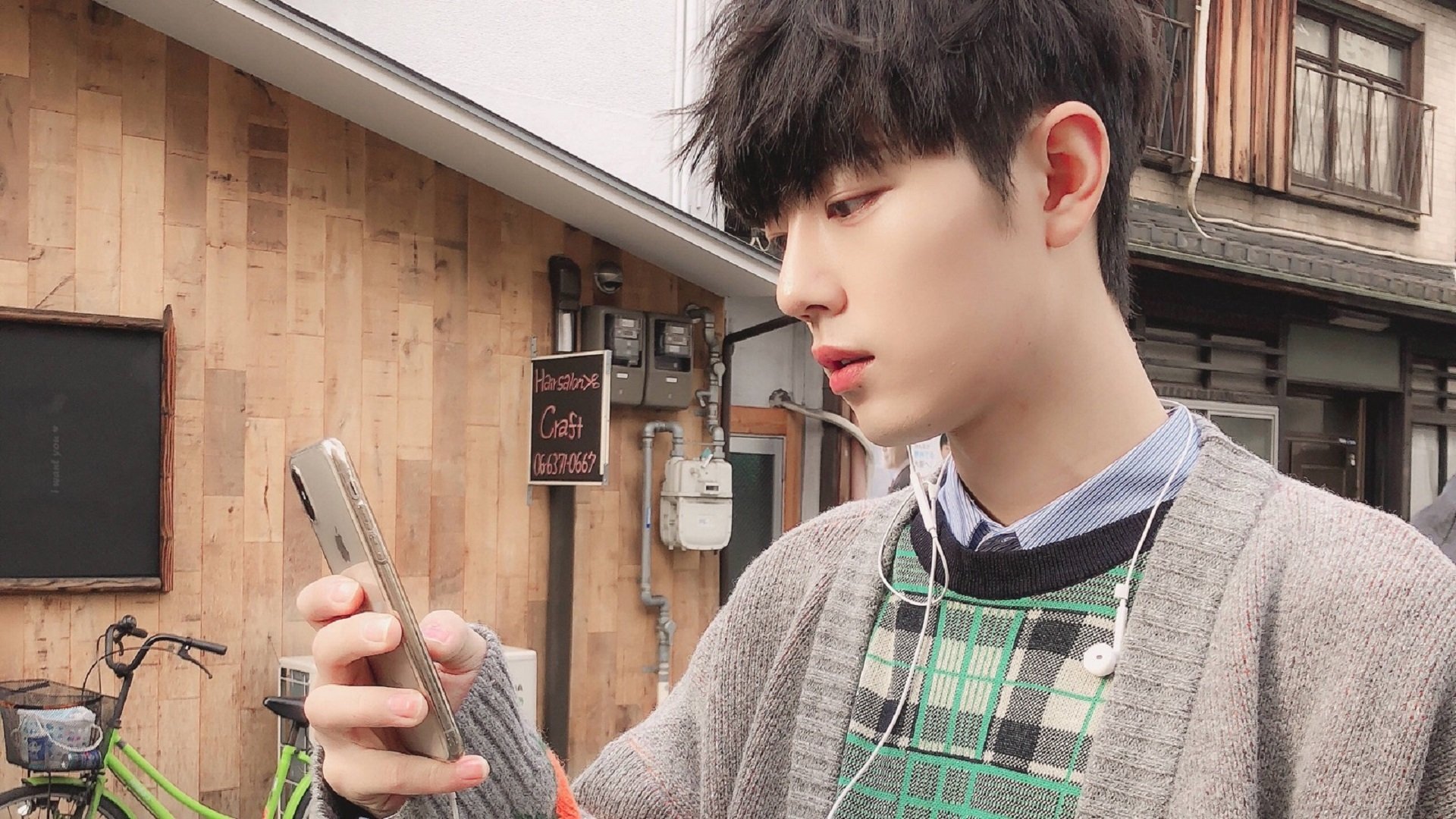 FB体育官方-“高原冲刺：雪山顶上的极峰行动”，雪山顶端