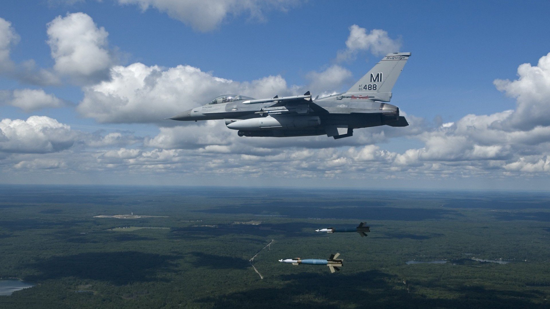 FB体育在线-最萌球迷：他们的应援姿势火遍网络，篮球应援